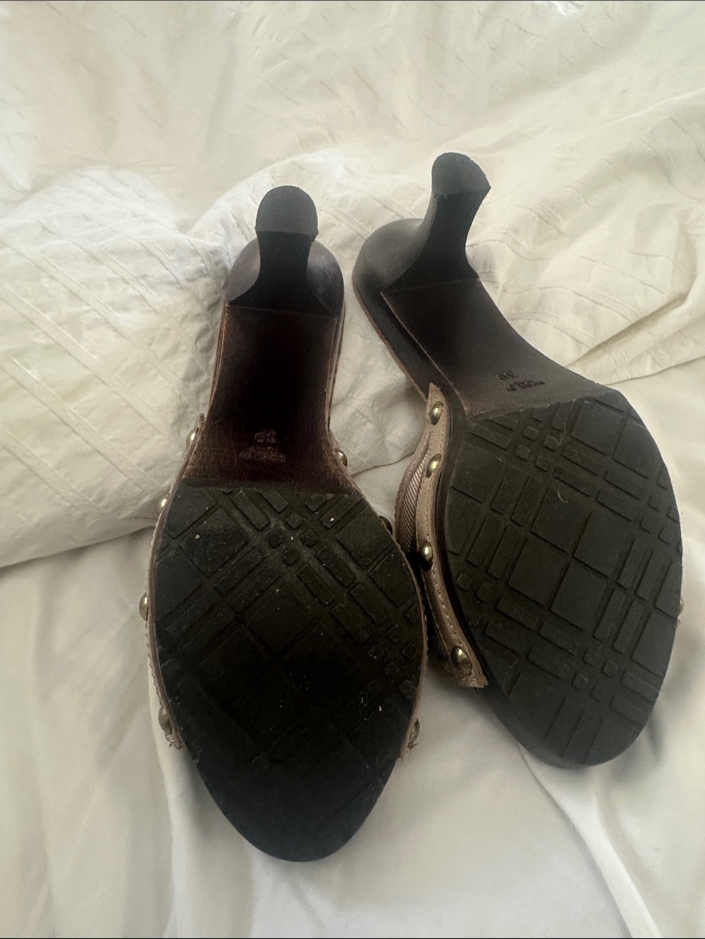 Burberry Beige Plaid Open-Toe Slide Heels with Braided Buckle - Picture 8 of 10